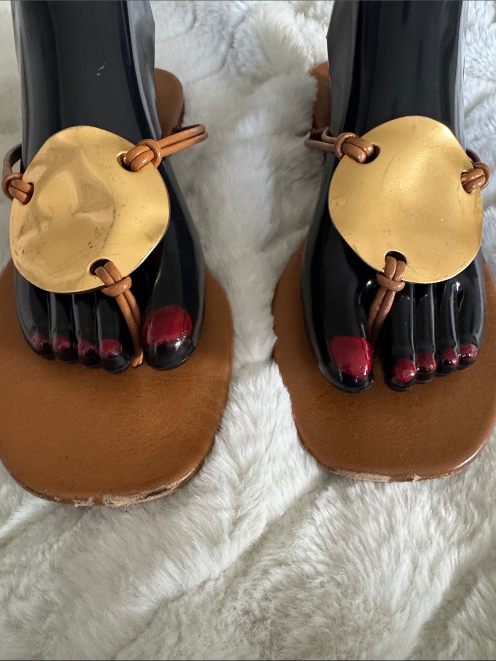 Tory Burch Brown Leather Thong Sandals with Gold Disc - Picture 2 of 12